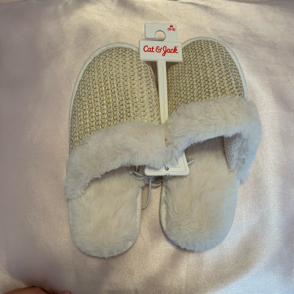 White crotchet slippers fluffy NEW